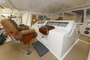 2005 Viking 61 Convertible thumbnail 18
