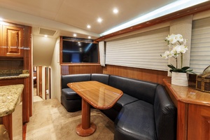 Viking 61 YOLO - Dinette