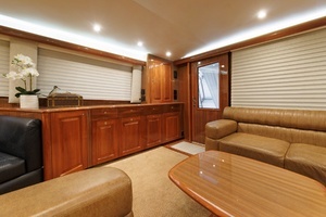 2005 Viking 61 Convertible thumbnail 2