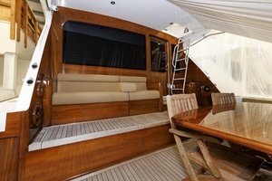 2005 Viking 61 Convertible thumbnail 19