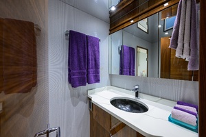 Viking 80 MERCEDES - Forward Guest Head