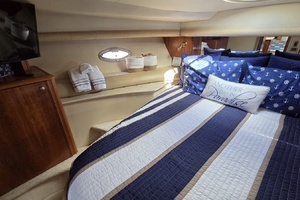 2004 Meridian 459 Aft Cabin Cockpit Motor Yacht thumbnail 49