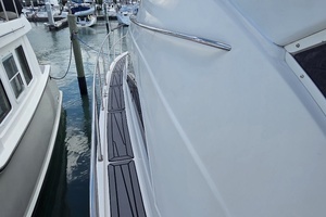 2004 Meridian 459 Aft Cabin Cockpit Motor Yacht thumbnail 13
