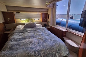 2004 Meridian 459 Aft Cabin Cockpit Motor Yacht thumbnail 56