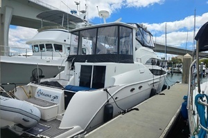 2004 Meridian 459 Aft Cabin Cockpit Motor Yacht thumbnail 3