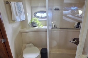 2004 Meridian 459 Aft Cabin Cockpit Motor Yacht thumbnail 44