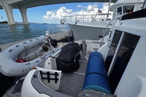 2004 Meridian 459 Aft Cabin Cockpit Motor Yacht thumbnail 10