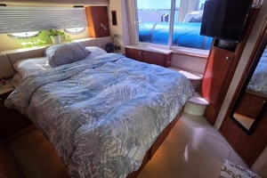 2004 Meridian 459 Aft Cabin Cockpit Motor Yacht thumbnail 55