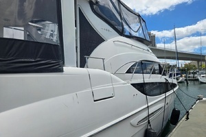 2004 Meridian 459 Aft Cabin Cockpit Motor Yacht thumbnail 4