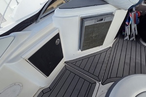 2004 Meridian 459 Aft Cabin Cockpit Motor Yacht thumbnail 25