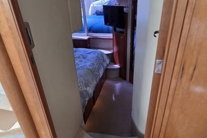 2004 Meridian 459 Aft Cabin Cockpit Motor Yacht thumbnail 54