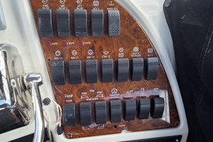 2004 Meridian 459 Aft Cabin Cockpit Motor Yacht thumbnail 21