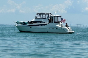 2004 Meridian 459 Aft Cabin Cockpit Motor Yacht thumbnail 1