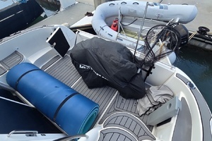 2004 Meridian 459 Aft Cabin Cockpit Motor Yacht thumbnail 11