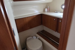 2004 Meridian 459 Aft Cabin Cockpit Motor Yacht thumbnail 59