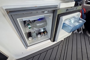 2004 Meridian 459 Aft Cabin Cockpit Motor Yacht thumbnail 26