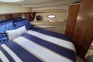 2004 Meridian 459 Aft Cabin Cockpit Motor Yacht thumbnail 48