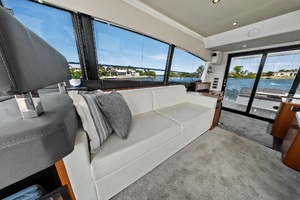 2015 Prestige 550 thumbnail 30