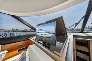 2015 Prestige 550 thumbnail 34