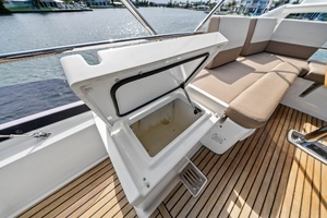 2015 Prestige 550 thumbnail 20