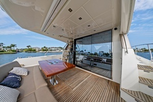 2015 Prestige 550 thumbnail 8
