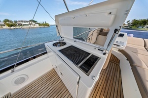 2015 Prestige 550 thumbnail 19