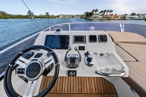 2015 Prestige 550 thumbnail 3