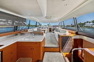 2015 Prestige 550 thumbnail 24