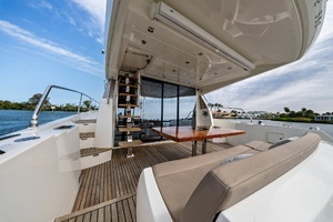 2015 Prestige 550 thumbnail 6