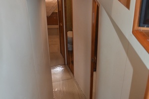 Viking 52 LET IT RAIN - Companionway