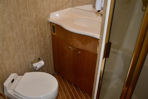 Viking 52 LET IT RAIN - Guest/Day Head