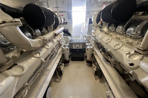 Viking 52 LET IT RAIN - Engine Room