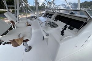 2003 Viking 52 Convertible thumbnail 10