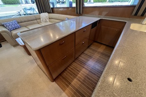Viking 52 LET IT RAIN - Salon/Galley