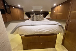 Viking 52 LET IT RAIN - VIP Stateroom