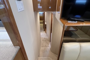 Viking 52 LET IT RAIN - Companionway