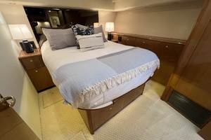 Viking 52 LET IT RAIN - Master Stateroom