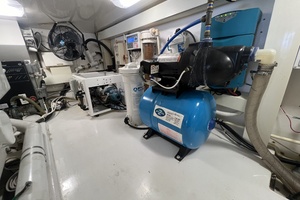 Viking 52 LET IT RAIN - Engine Room