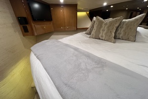 Viking 52 LET IT RAIN - VIP Stateroom