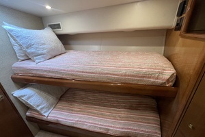 2003 Viking 52 Convertible thumbnail 38