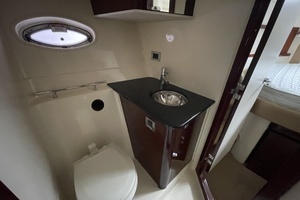 2010 Sea Ray 390 Sundancer thumbnail 16