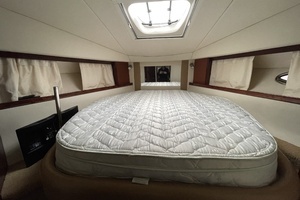 2010 Sea Ray 390 Sundancer thumbnail 15