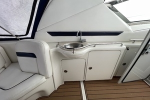2010 Sea Ray 390 Sundancer thumbnail 6
