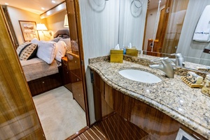 2008 Viking 68 Skybridge 