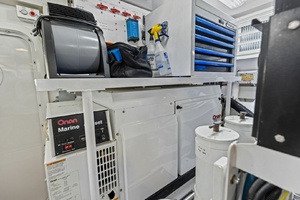 2008 Viking 68 Skybridge 