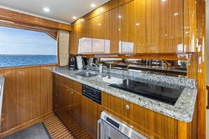 2008 Viking 68 Skybridge 