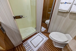 2008 Viking 68 Skybridge 