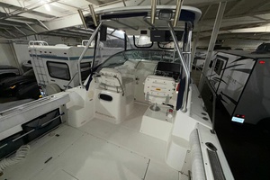 2001 Boston Whaler 26 Conquest thumbnail 15