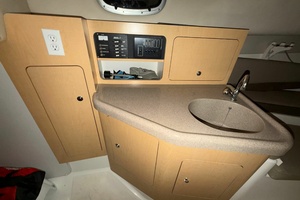 2001 Boston Whaler 26 Conquest thumbnail 28