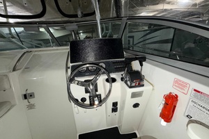 2001 Boston Whaler 26 Conquest thumbnail 22